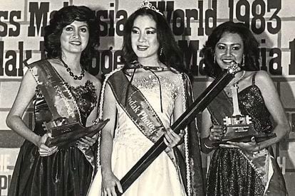 Michelle Yeoh (center) after winning the 1983 Miss Malaysia pageant.