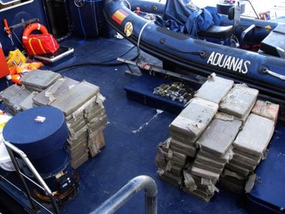 The Spanish customs service, which answers to the tax office, is responsible for all aspects of controlling Spain’s borders. In the photo, a hashish haul.