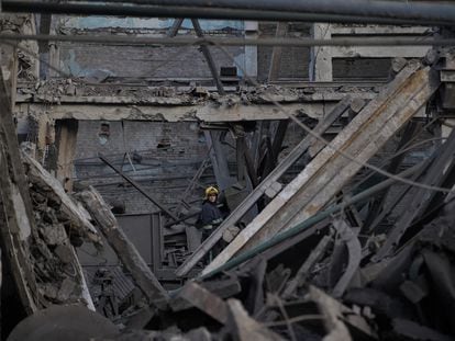 A firefighter inside the bombed-out railway company facility in Kyiv, this Sunday.