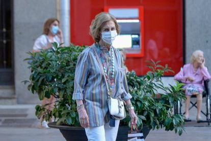 Spanish Queen Sofia allowed herself to be photographed shopping in Mallorca last Wednesday, just days after Juan Carlos left Spain.