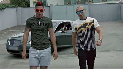 A still from the video of the song ‘Candela’ by Clase-A (l), featuring Isco Tejón (r), AKA ‘El Castaña,’ one of Campo de Gibraltar’s most notorious drug lords.