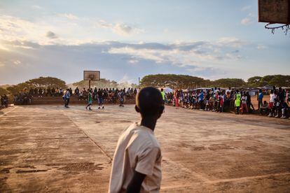 A boy watches the basketball game that takes place every afternoon on the Dzaleka refugee camp’s court.
