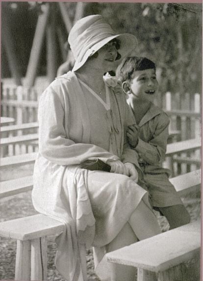 Lilly Cassirer with her grandson Claude in Germany in the 1920s.