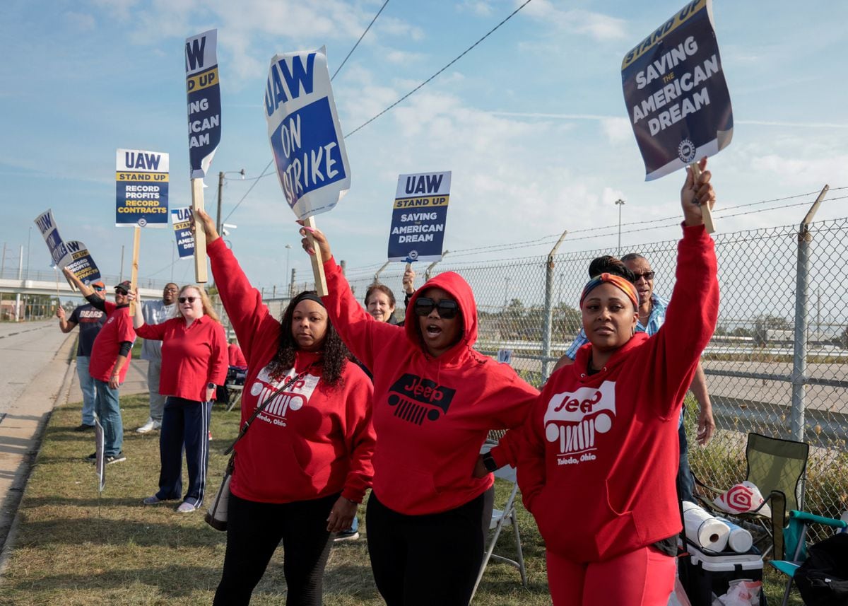 United Auto Workers (UAW): US Auto Strike Takes Aim At Executives ...