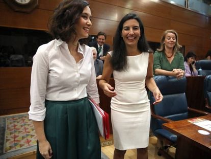 Isabel Díaz Ayuso (l) and Rocío Monasterio.
