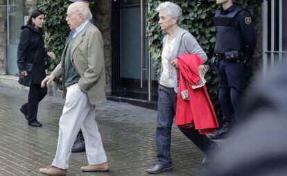 Jordi Pujol and Marta Ferrusola leave their home in Barcelona.