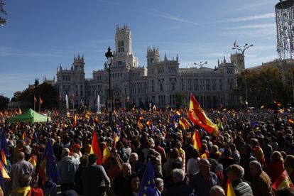 Tens of thousands of people on Saturday gathered outside Plaza de Cibeles square in Madrid to protest the highly controversial amnesty deal for Catalonia’s separatists that Pedro Sánchez agreed to in return for vital support to get elected prime minister again.