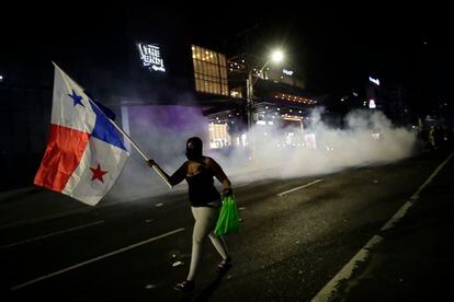 A protester holds a Panamanian flag, during one of the protests against the mining contract, in Panama City, on October 25.
