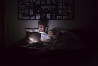 It’s a bad idea to confuse the biological clock and expose your system to light from a computer screen late at night.