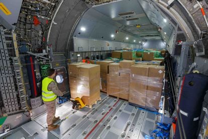 Airbus has created an air link between Toulouse and Madrid to send face masks to Spain. An A400M delivered the first shipment on Tuesday.