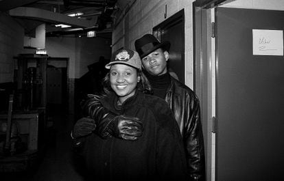 Usher and his mother Jonetta Patton in Chicago, Illinois, in December 1994.