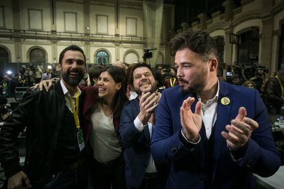 From left to right: Roger Torrent, speaker of the Catalan parliament; Marta Villalta, regional deputy for the Catalan Republican Left (ERC); Pere Aragonès, Catalan deputy premier; and Gabriel Rufián, ERC congressional spokesperson, after hearing the election results in Barcelona.