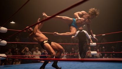 One of the fights in ‘The Iron Claw’. Zac Efron in blue shorts.