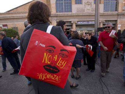 Bag reads "No to the gag law."
