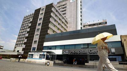 A Madrid patient has died of hemorraghic fever and his nurse is in serious condition.