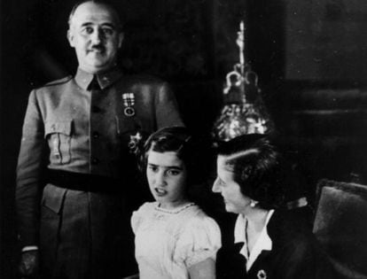Dictator Francisco Franco, with his daughter Carmencita and wife Carmen Polo.