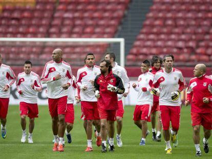 Benfica&#039;s players training in the Amsterdam Arena ahead of Wednesday night&#039;s final.