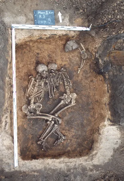 L'excavation de deux victimes de la peste bubonique dans la région russe de Samara.