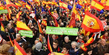 Catalan Independence Drive In Photos: Tens Of Thousands Protest At ...