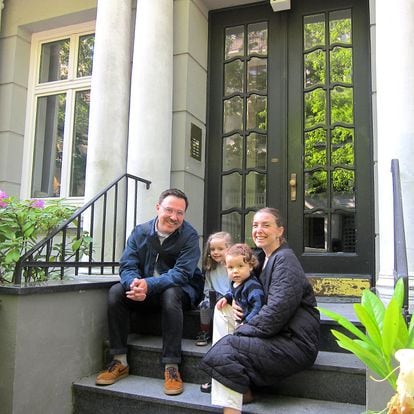 Victoria Campetella with her husband and children in front of their home in Hamburg.