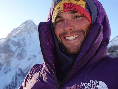 Benjamin Védrines on the Broad Peak summit.