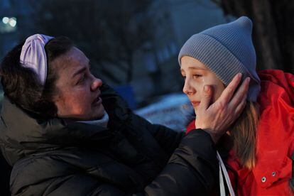 Oxana, a Ukrainian soldier, was reunited in Kyiv with her daughter Eva after her return from Russia on December 17, 2022.