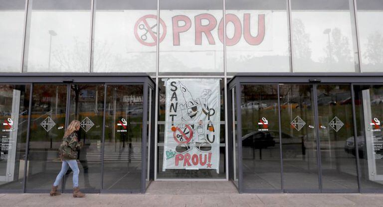 Banners protesting cuts at the Sant Pau Hospital in Barcelona.