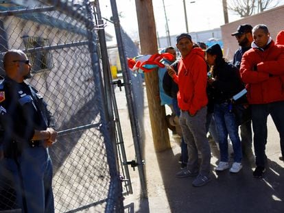 Migrants, mostly from Venezuela, stand outside a shelter during a visit by New York City Mayor Eric Adams, who discussed immigration with local authorities in El Paso, Texas, U.S., January 15, 2023.