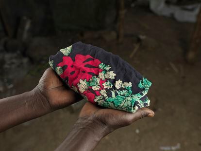 Nyaluak Gatdet, 44, is the owner of a restaurant called Thoan in Bentiu. “I found a way to roll up a piece of fabric and use it as a sanitary pad… this way, I only lose three days of work.” 