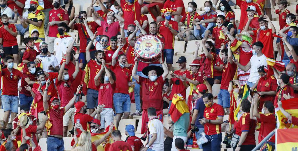 Priaznivci futbalu a basketbalu sa budúcu sezónu vracajú na španielske štadióny |  Šport
