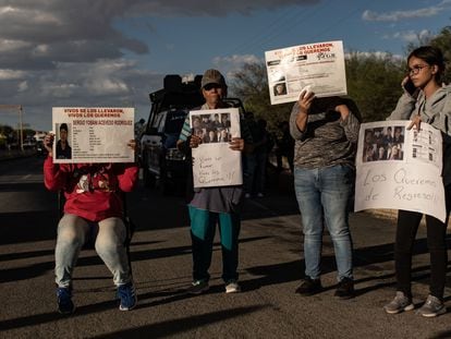 Relatives, friends and neighbors of the young people murdered in Zacatecas, during a demonstration, on September 26.