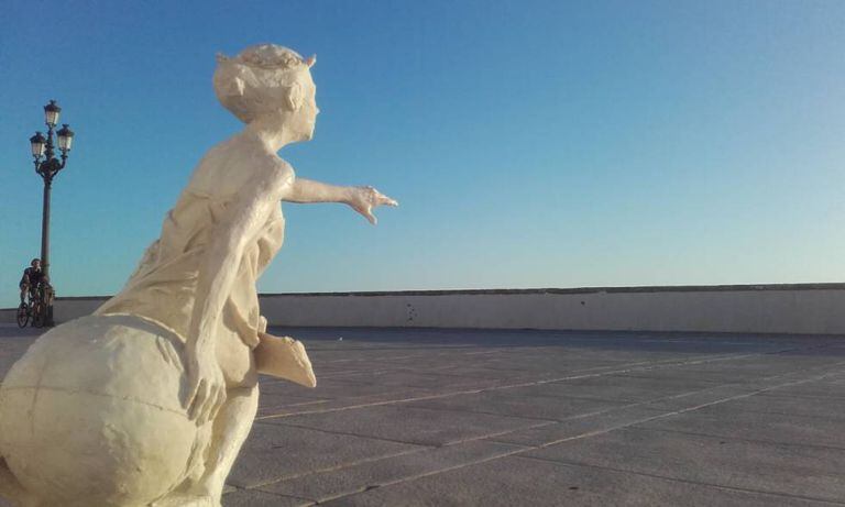 A tribute to the Cádiz meridian, once used extensively by the world's merchant ships.