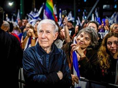 Former Israeli Foreign Minister Shlomo Ben Ami during an anti-reform demonstration in Netanya, north of Tel Aviv, in April 2023.