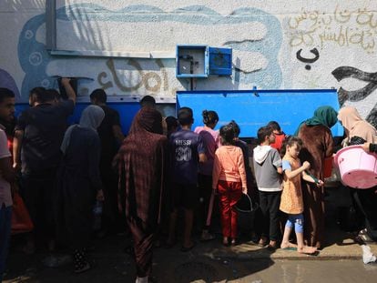 Gazans go to a water supply point inside a UN refugee camp in Khan Younis, Gaza Strip, on Oct. 20, 2023.
