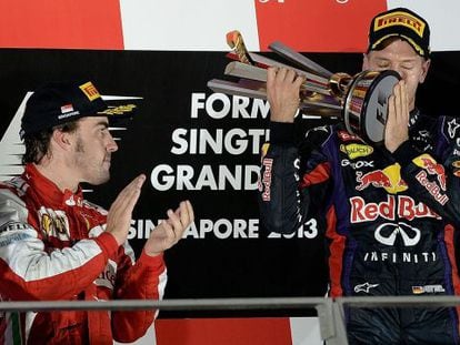 Alonso applauds Vettel on the Singapore podium.  