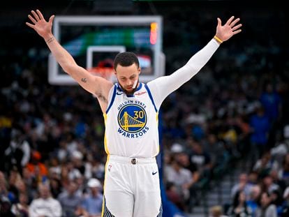 Mar 22, 2023; Dallas, Texas, USA; Golden State Warriors guard Stephen Curry (30) celebrates during the second half against the Dallas Mavericks at the American Airlines Center. Mandatory Credit: Jerome Miron-USA TODAY Sports
