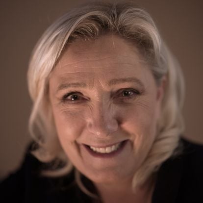 Le Pen posing this Tuesday in Paris.