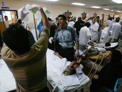 Dozens of Iraqis in a Baghdad hospital after the explosion of a car bomb in September 2015.