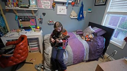 Elle Palmer, 13, plays her mandolin, Monday, Feb. 7, 2023, in Salt Lake City.