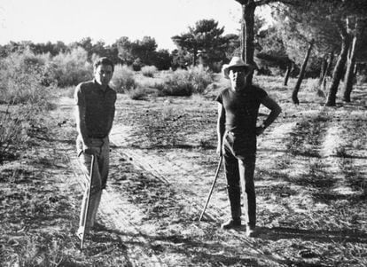 Juan Marsé and Jaime Gil de Biedma in Nava de la Asunción in the summer of 1964.