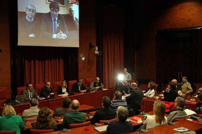 Carles Puigdemont addressing Junts per Catalunya deputies via videolink from Brussels.