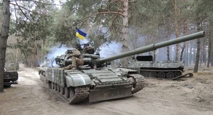 A Soviet-era T-64 tank of the Ukrainian 92nd Mechanized Brigade on the Kharkiv front.
