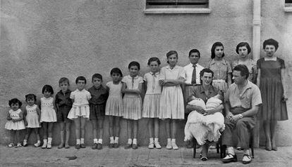 A large Spanish family in the 1960s.
