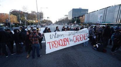 Protesters cut off Diagonal Avenue in Barcelona for nearly one hour.