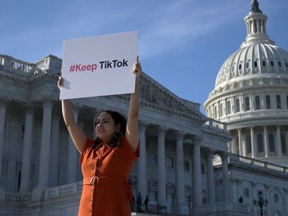 A woman demonstrates this Tuesday in front of the U.S. Capitol against a bill that could lead to a nationwide ban on TikTok.