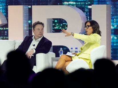 Twitter CEO Elon Musk, center, speaks with Linda Yaccarino, chairman of global advertising and partnerships for NBC, at the POSSIBLE marketing conference, Tuesday, April 18, 2023, in Miami Beach, Fla.