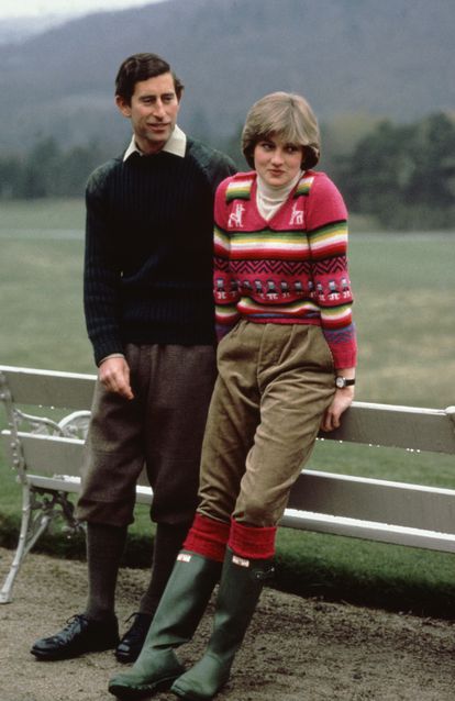 The couple posed shortly before their wedding at Craigowan Lodge, a British royal family residence near Balmoral Castle in Scotland. The princess wore a colorful sweater, baggy pants and wellies, a style that reflected the withdrawn personality that she displayed in her first meetings with the media and which she shed over the years, especially after her divorce.