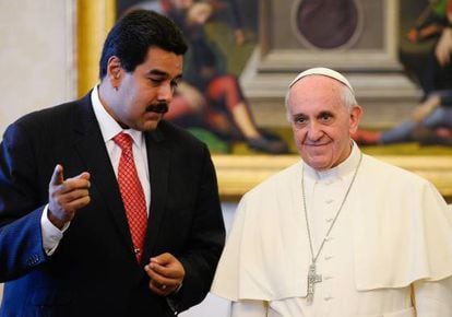 Pope Francis speaks with Venezuelan President Nicol&aacute;s Maduro during a private audience in the pontiff&#039;s library on June 17.