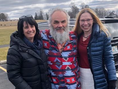 This photo provided by David Moran shows Jeff Titus, center, who was released from a prison in Coldwater, Mich., Friday, Feb. 24, 2023, after nearly 21 years.