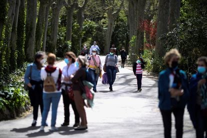 People strolling in Madrid's Sabatini Gardens in April. 